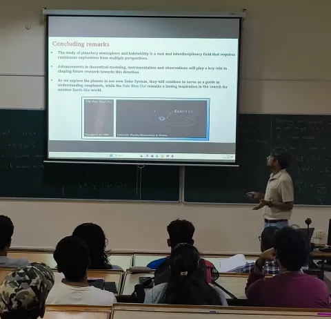 Invited talk on Spectropolarimetry of (exo)planetary atmospheres