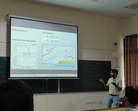 Invited talk on Spectropolarimetry of (exo)planetary atmospheres